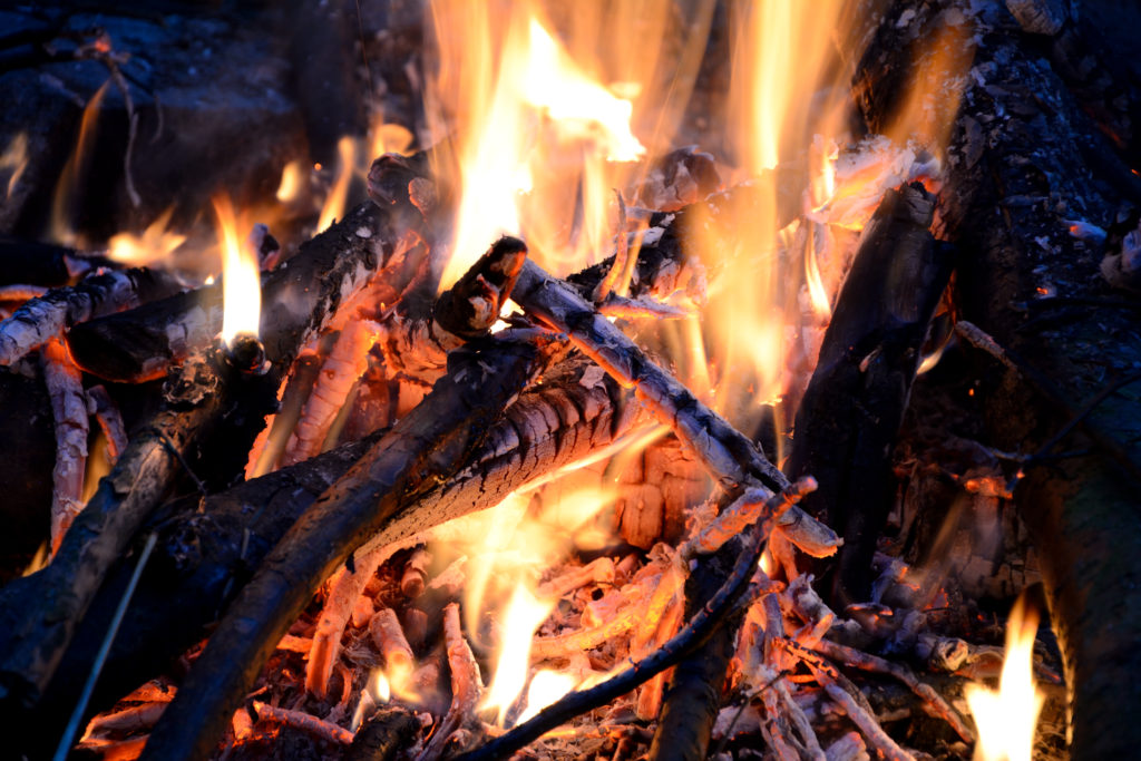 Are Wood Fireplaces Safe? Gas Fireplaces or Wood Burning Which Are Better